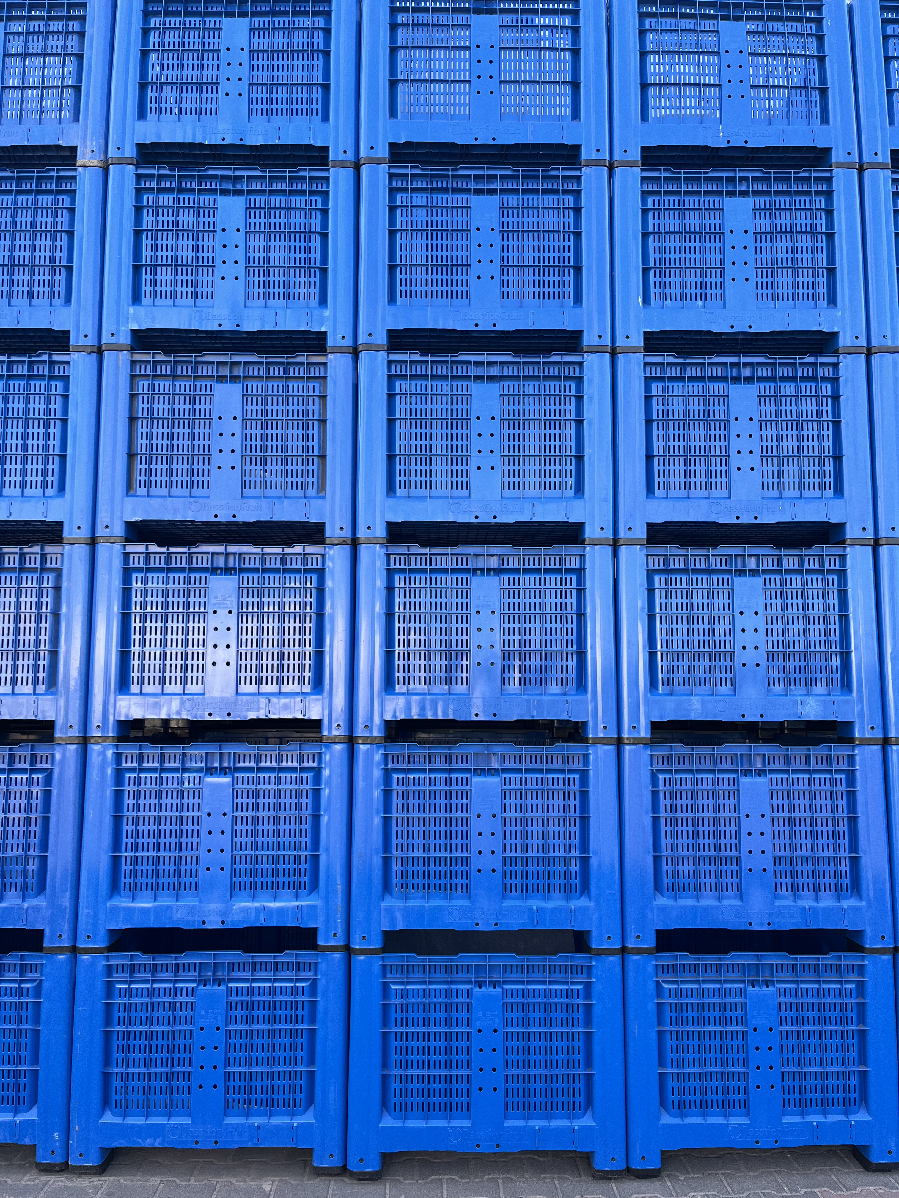 Zbliżenie kratownicy skrzyniopalety ażurowej